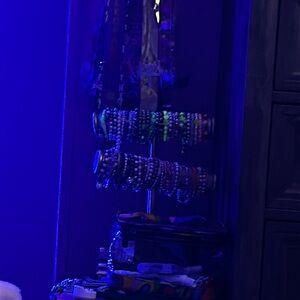 I’m selling a really nice green beaded bracelet